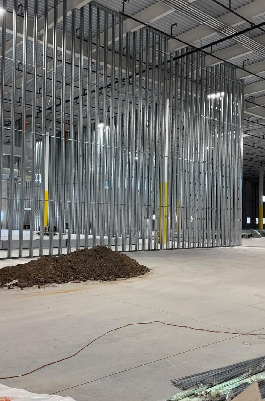 Estrutura de parede em Steel Frame montada pela equipe Construindo Sonhos
